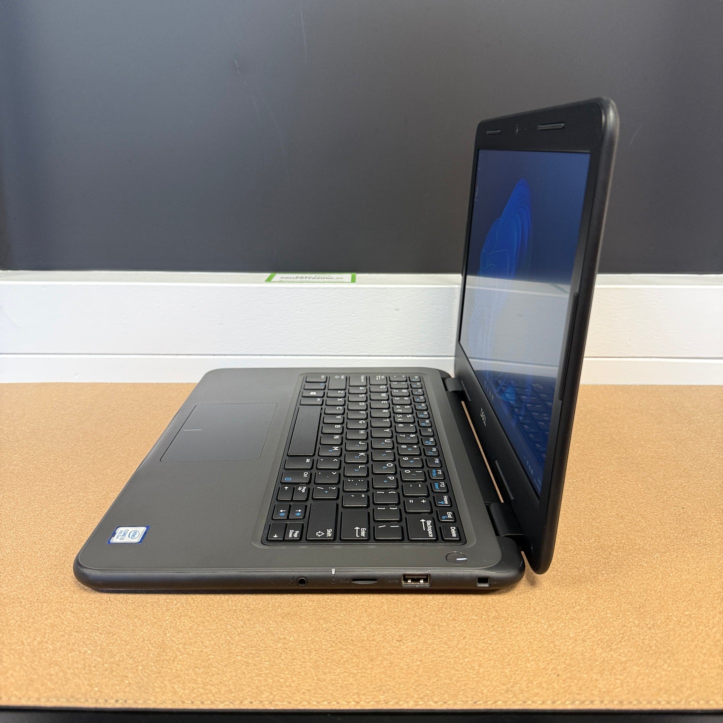 Laptop reisformaat Dell Latitude 3310 met Windows 11
