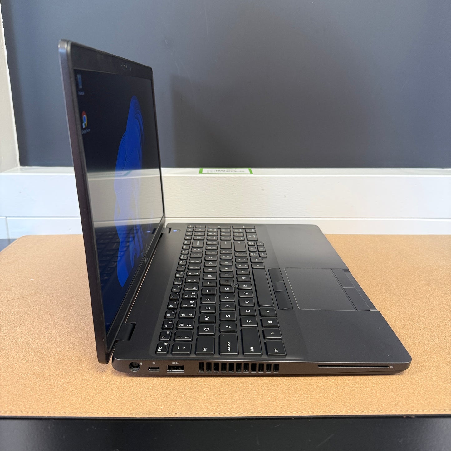Refurbished Dell Latitude 5500 laptop met Windows 11
