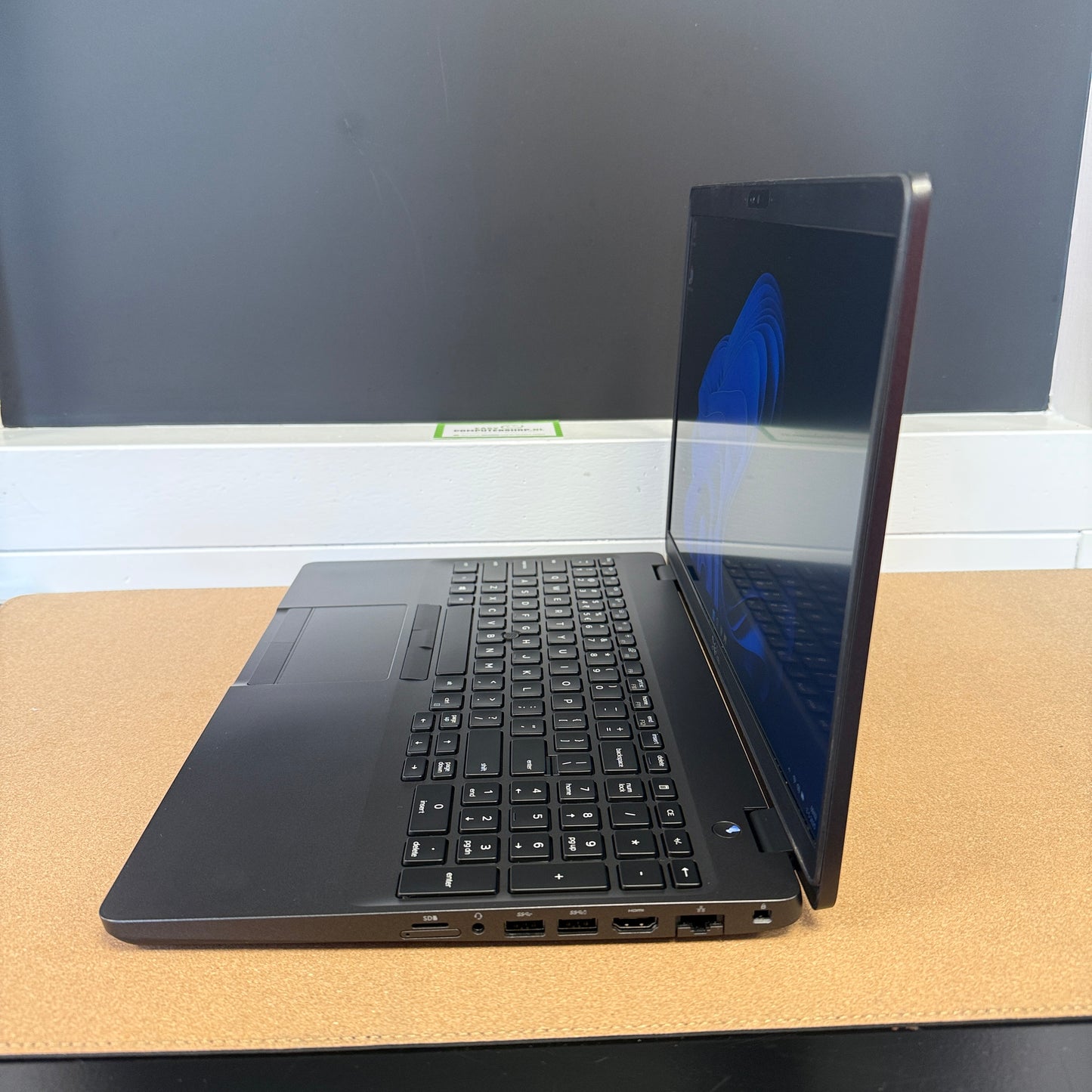 Refurbished Dell Latitude 5500 laptop met Windows 11