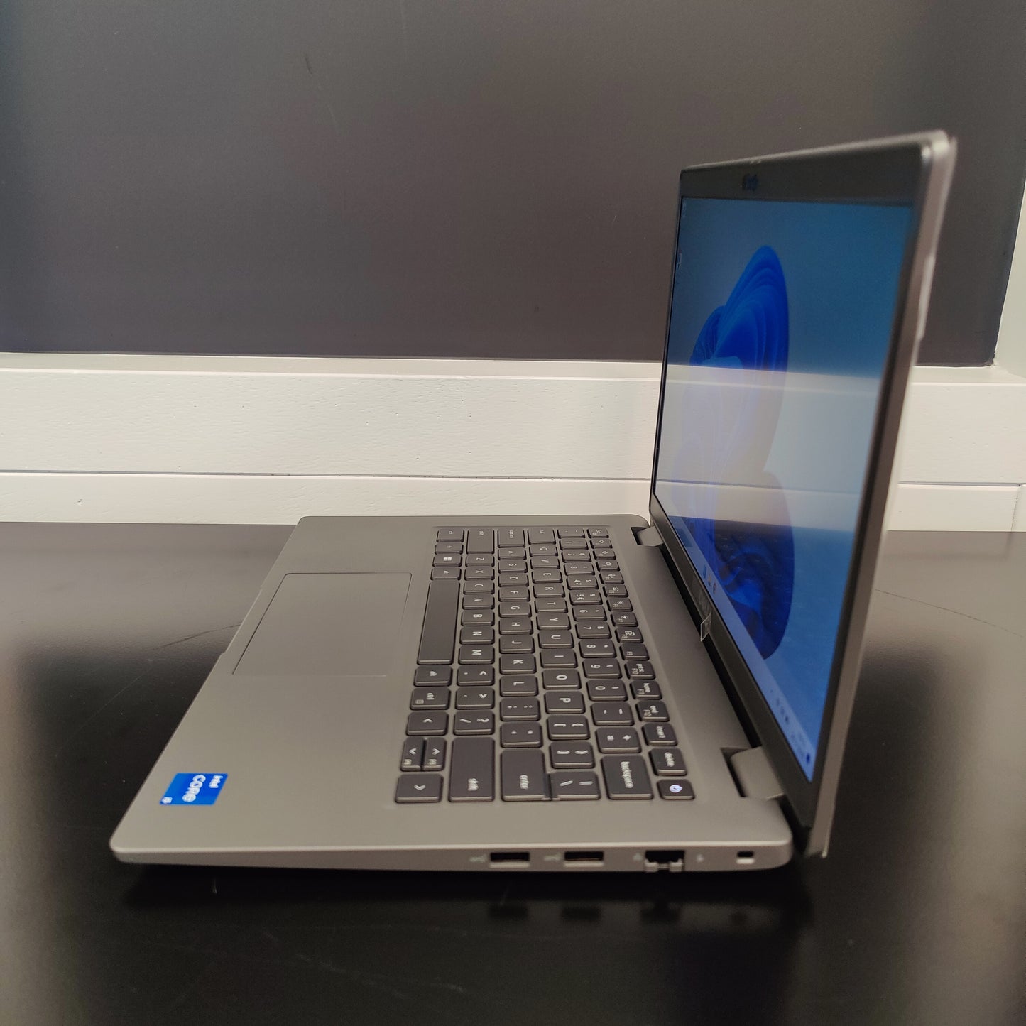 Dell laptop 14 inch krachtpatser (nagenoeg ongebruikt!)