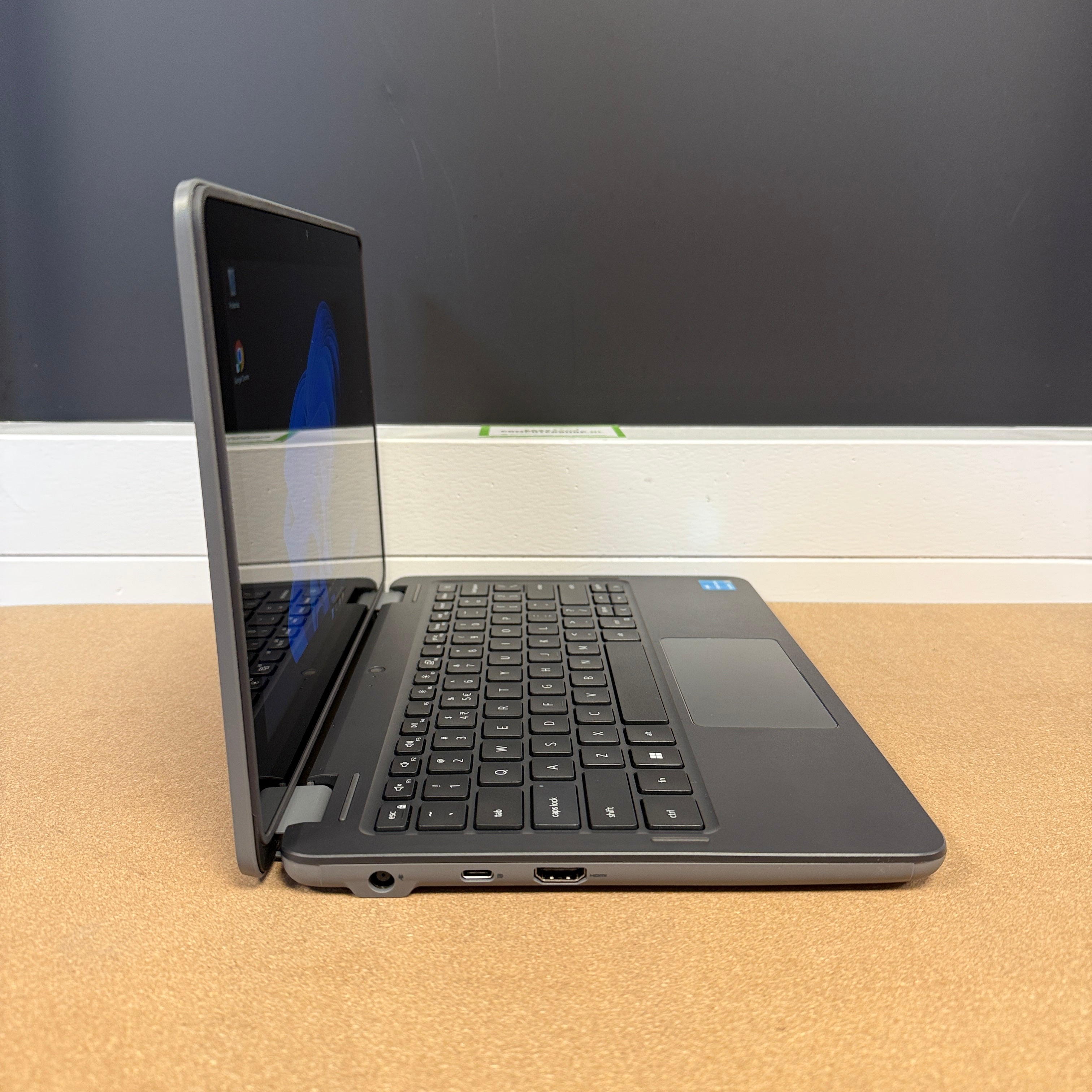 Laptop volledig omklapbaar merk Dell Latitude 3120