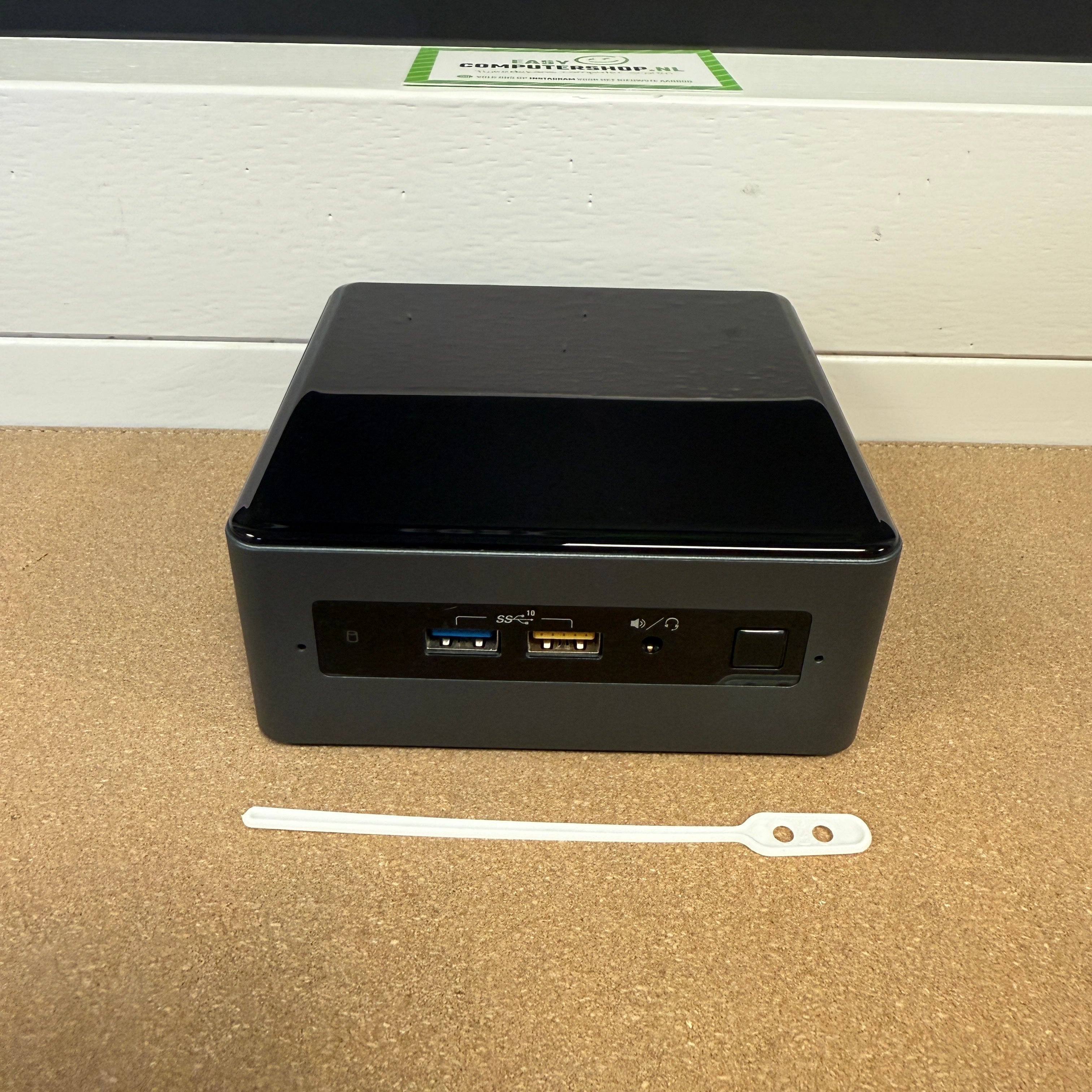 Computer mini formaat PC Intel NUC met Windows 11 Pro