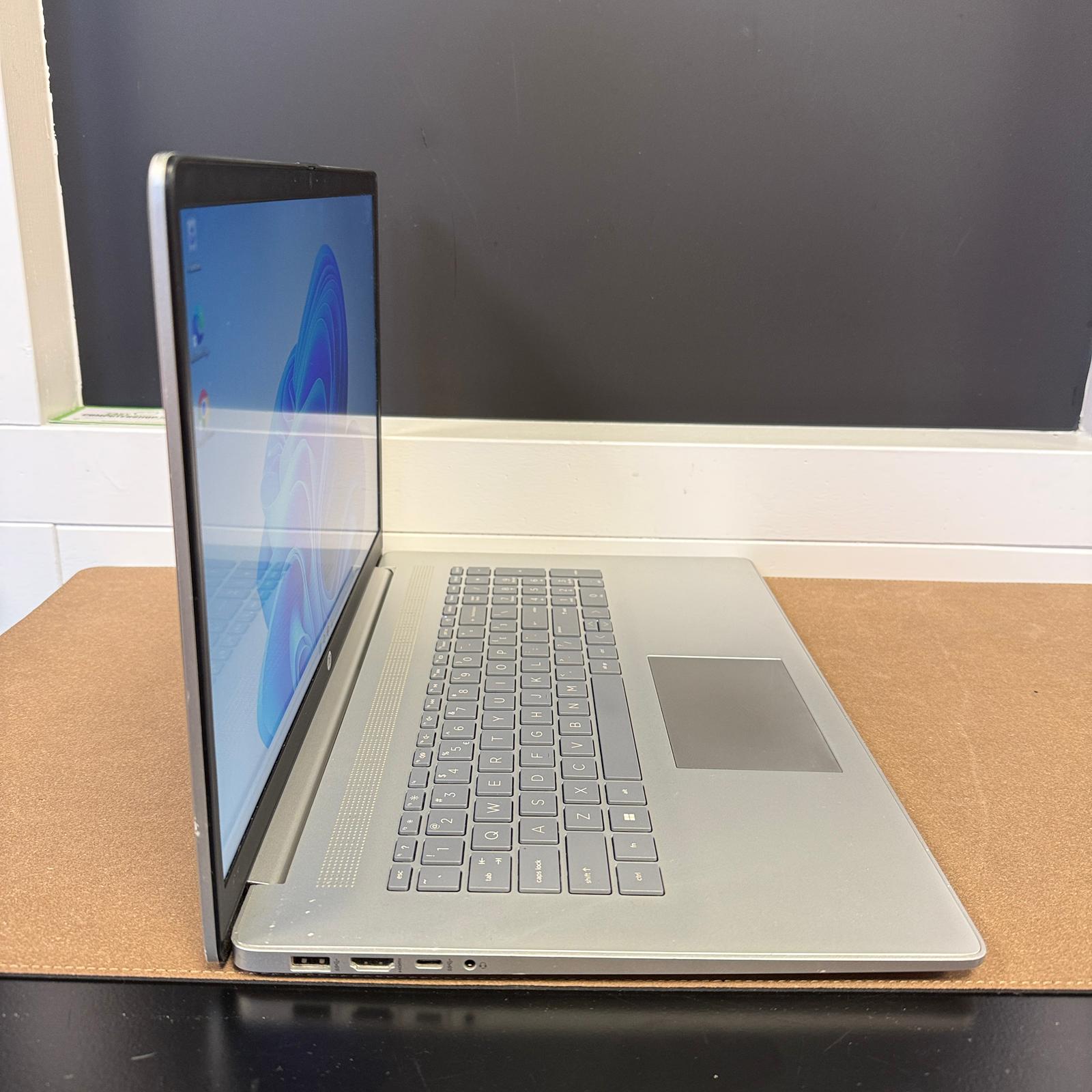 Laptop HP 17 met groot scherm voor dagelijks gebruik